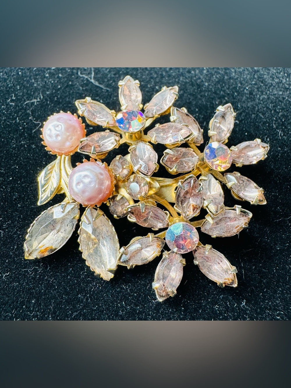 Vintage Pink rhinestone riveted brooch - Picture 7 of 7